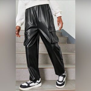 NWTGAP size L Woman Black Cargo Pants for